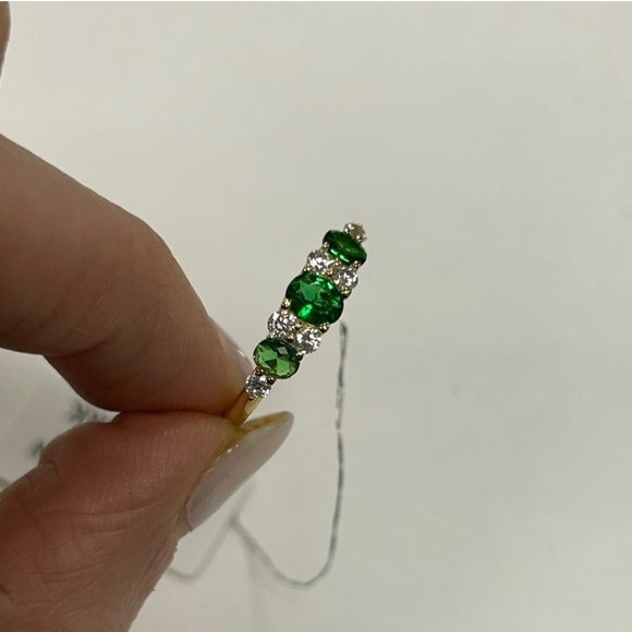 Suzy Levian Yellow Sterling Silver Green White Cubic Zirconia Graduating Ring 7 - Picture 4 of 10